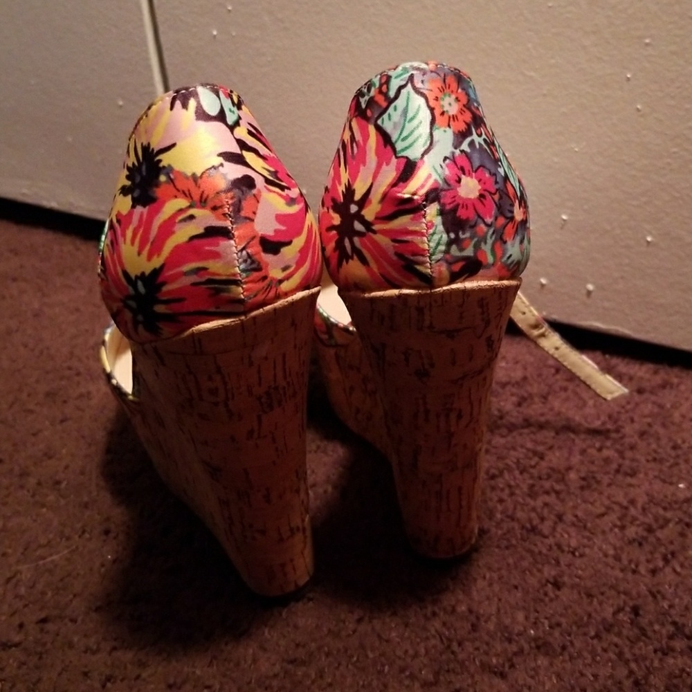 Platforms - Picture 4 of 4